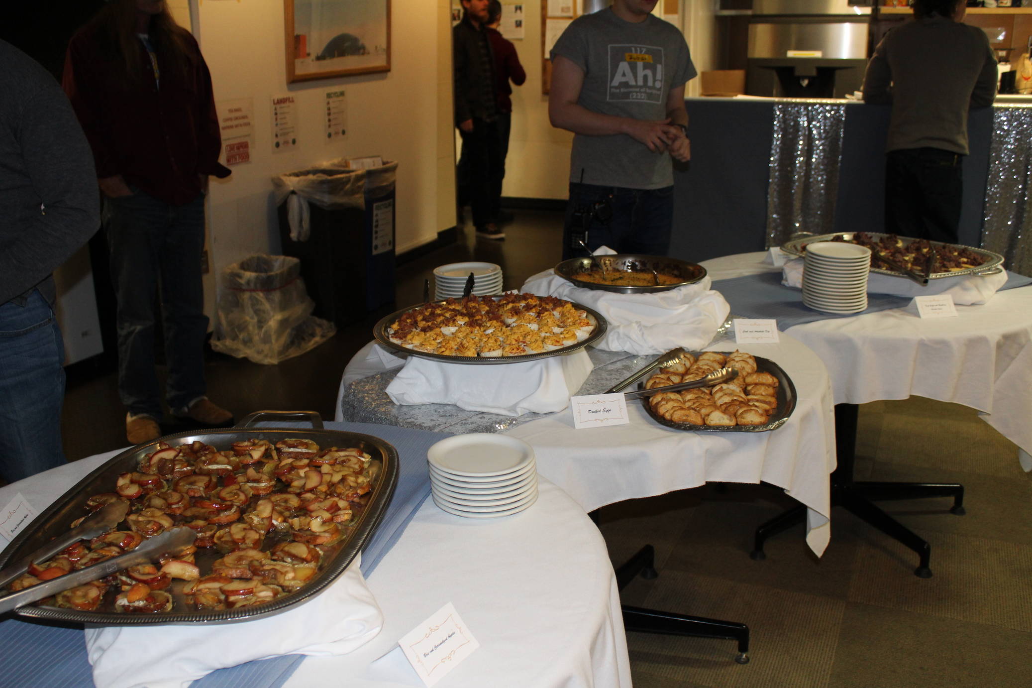 Appetizers and welcome drinks before dinner (Photo: Dave Riebel)