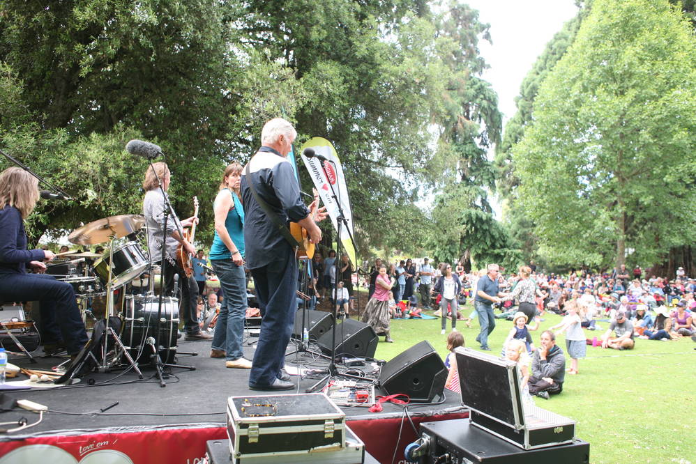 Lucky coincidence: open-air concert in the park