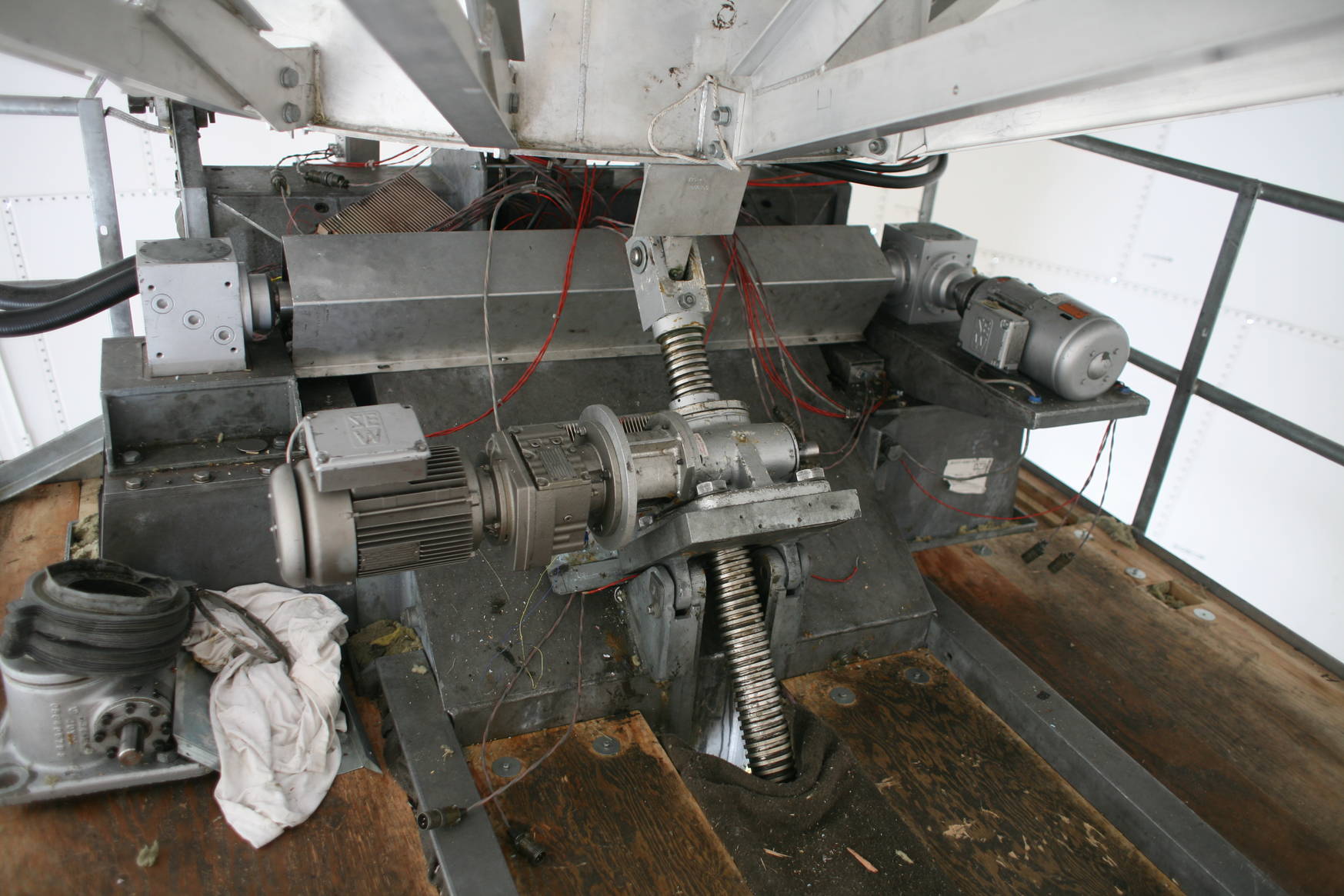 Elevation motor of the 9m dish.