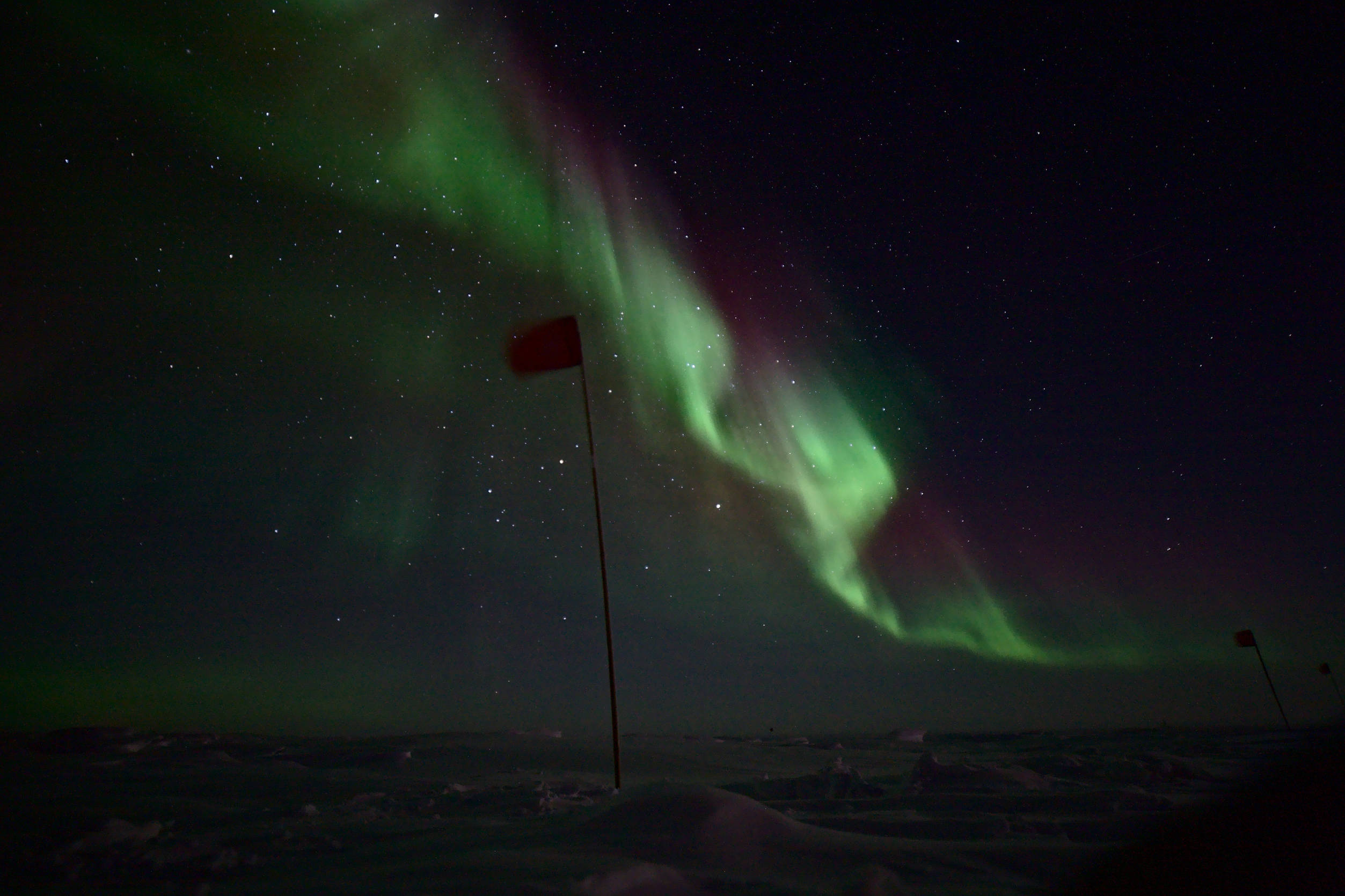One of the marker flags that helps finding the way between different buildings