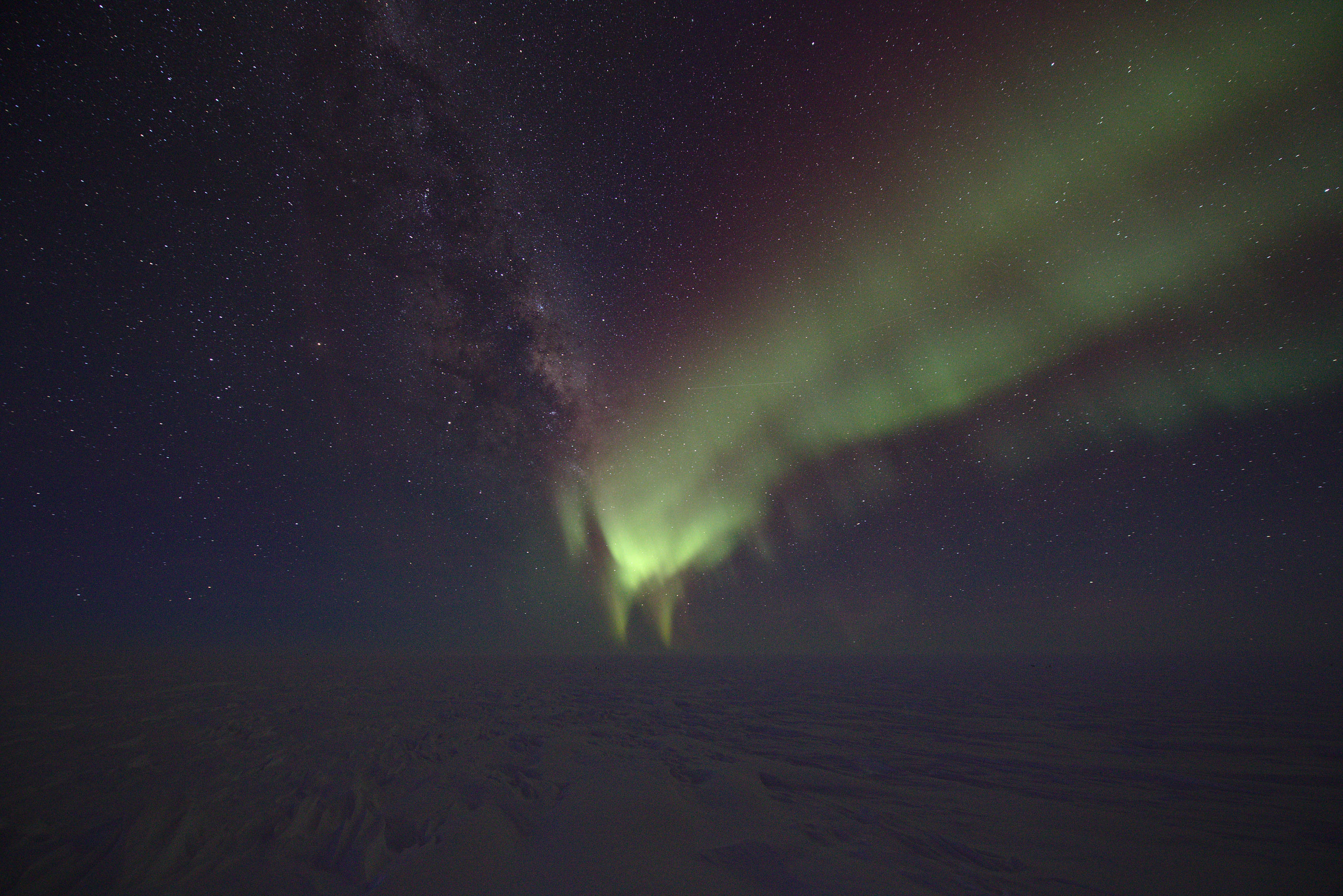 The vast empty frozen snowscape behind the dark sector. Nothing but ice for over a 1000 kilometers!